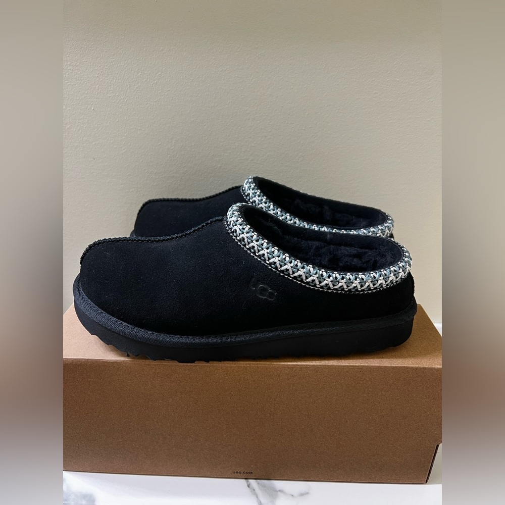 Brand New Black Ugg Tasman